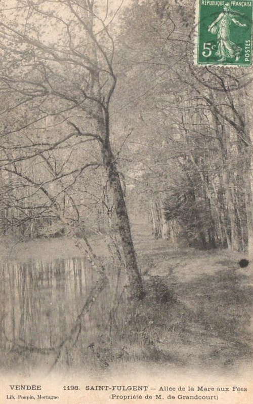 Allée de la Mare aux Fées