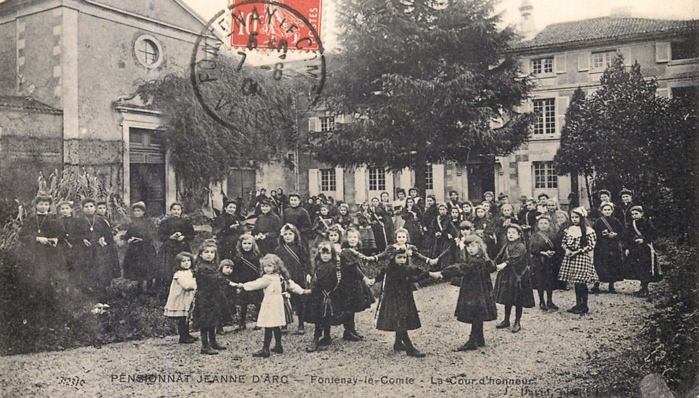 Pensionnat Jeanne d'Arc - La Cour d'honneur